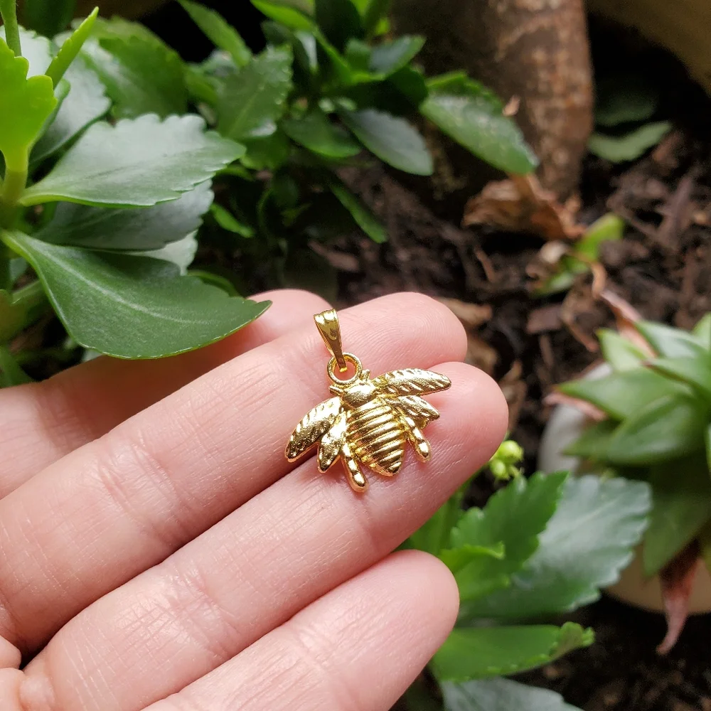 New Gold Bee Charm / Pendant - Picture 8 of 13
